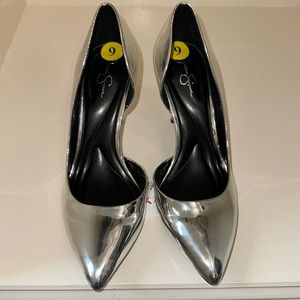Brand New Silver Pumps - size 9 women’s